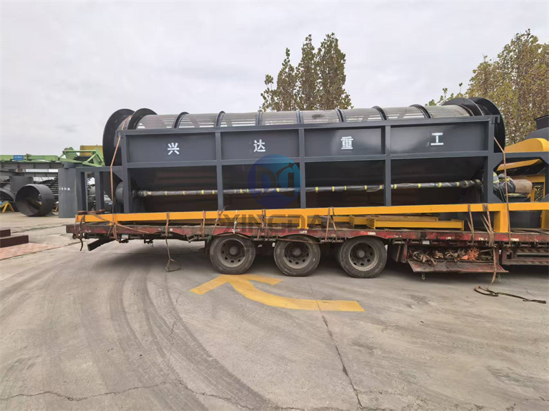 新款有机肥设备无轴式有机肥筛分机完成装车准备发往张家口