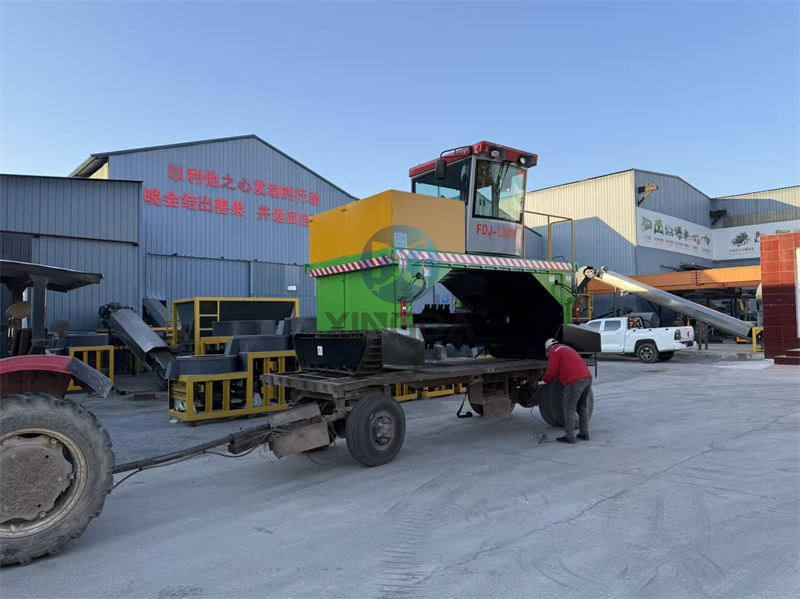 为商丘用户打造的一台3000型有机肥履带翻抛设备已做好出货准备