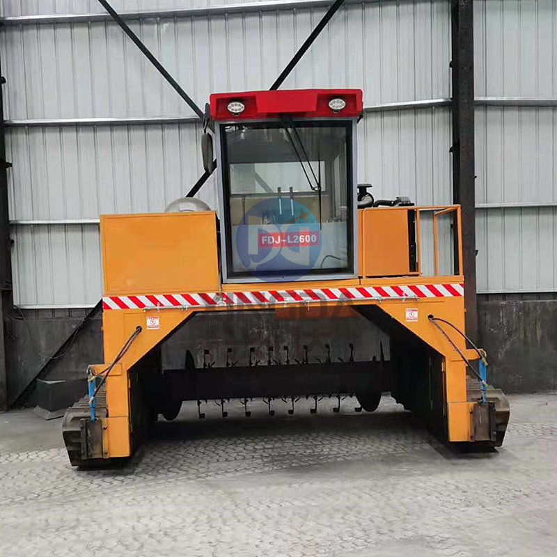 有机肥羊粪发酵设备履带翻抛机的优势特点