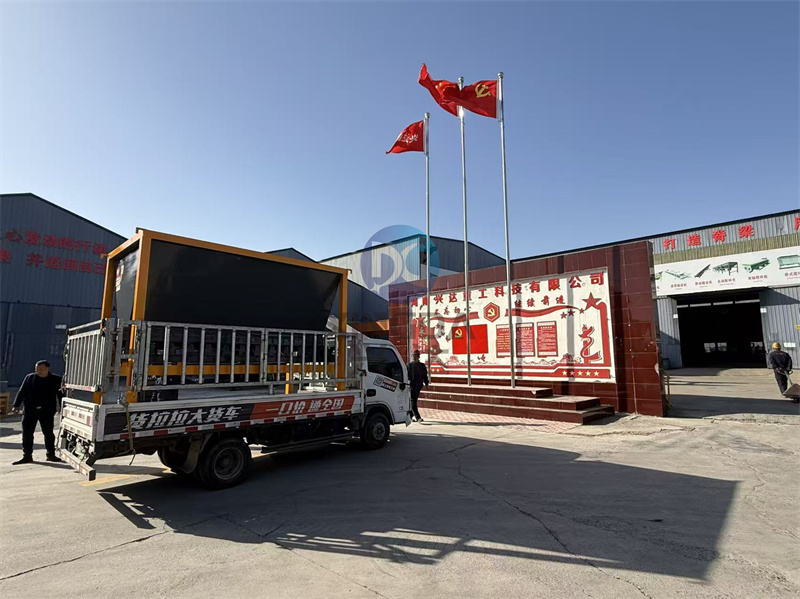 有机肥铲车料仓发货现场