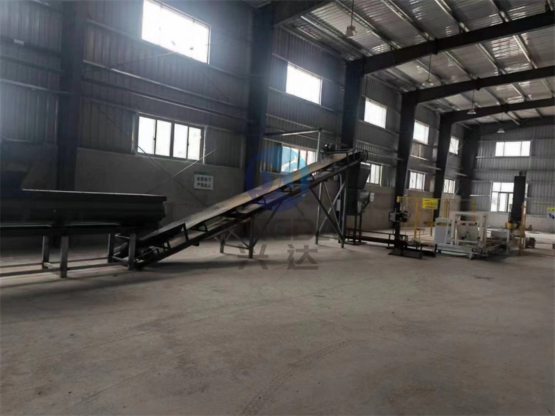 安装现场：邢台现场开始对有机肥生产线设备进行安装