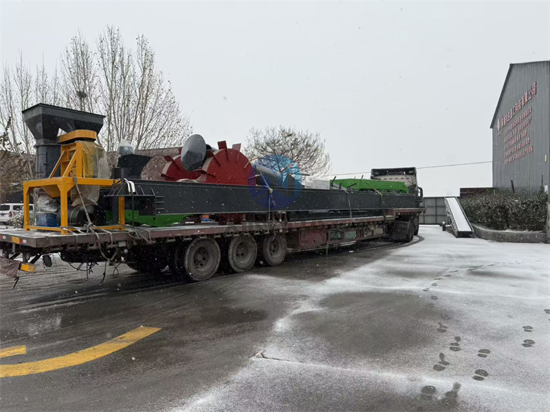 鹅粪有机肥生产线设备发货现场