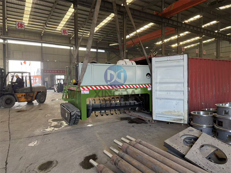 发货海外：有机肥设备厂家为海外用户打造的2.5米有机肥履带翻抛机准备出发