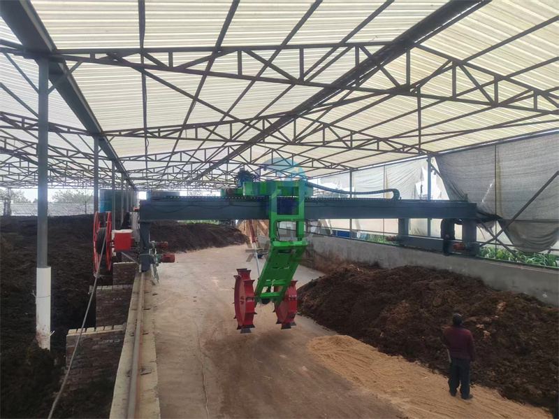 10米有机肥轮盘式翻抛机安装现场