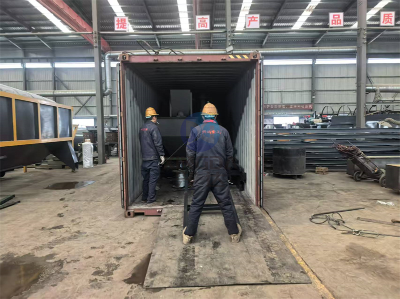 颗粒肥出口设备第二车：颗粒有机肥生产线设备滚筒式筛分机准备装箱发货了