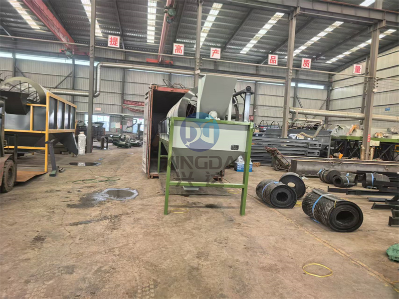 外贸设备颗粒有机肥生产线装箱现场