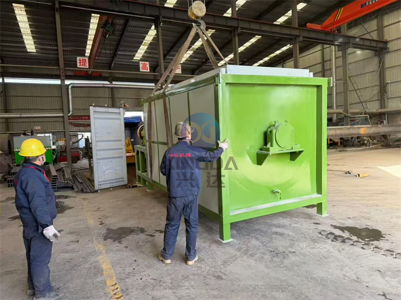 发酵设备出口：有机肥设备卧式发酵罐正在有机肥设备厂家进行装箱