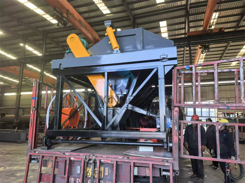 启航长沙：4米有机肥设备液压槽式翻抛机已完成喷漆正在装车