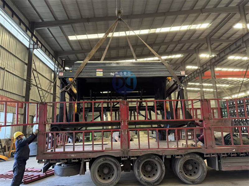 4米有机肥液压槽式翻抛机发货现场