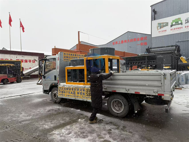 1米有机肥双级抛圆机发货现场