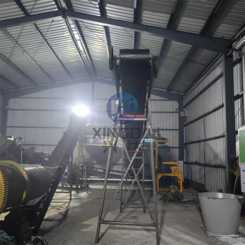 古丈县安装现场：公司安装人员随车一起抵达开始对年产5000吨有机肥生产线设备进行安装