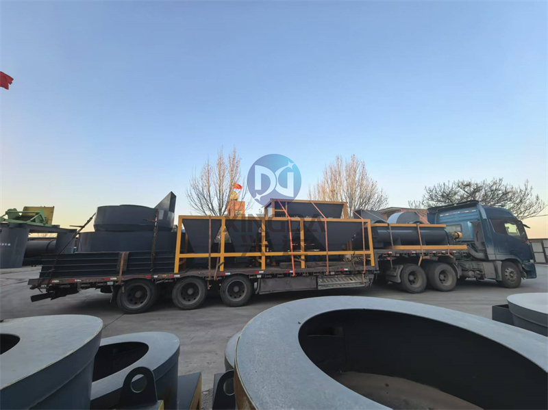 敦化客户牛粪颗粒有机肥生产线设备马上完成装车