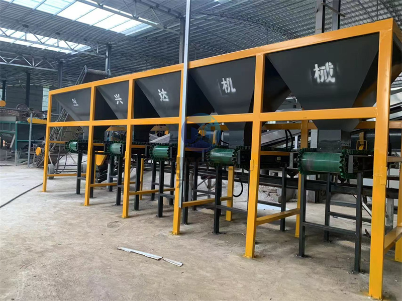 有机肥生产线工艺流程的配料系统包含的设备