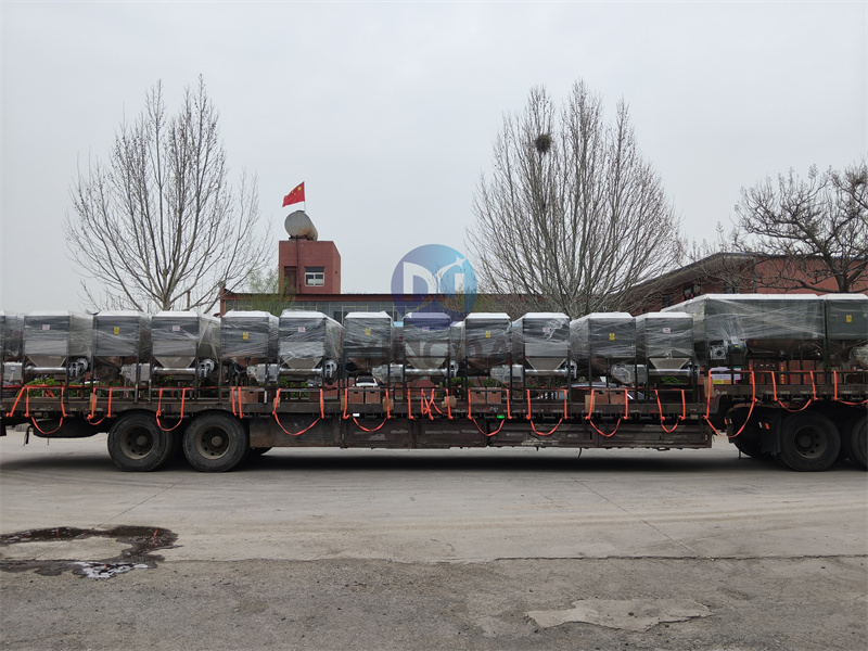 启航大连：为大连客户加班完成的一套有机肥设备完成装车，先行出货