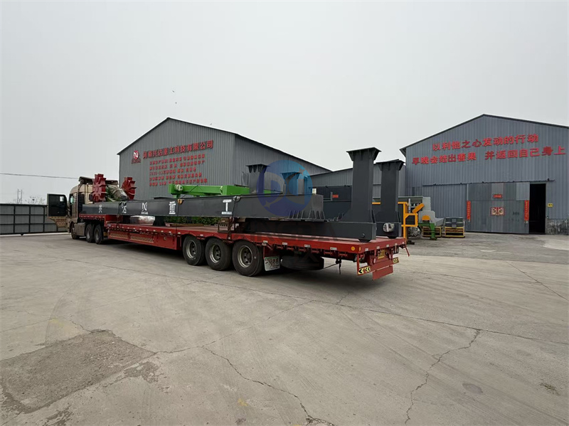 16米液压轮盘式翻抛设备发货现场