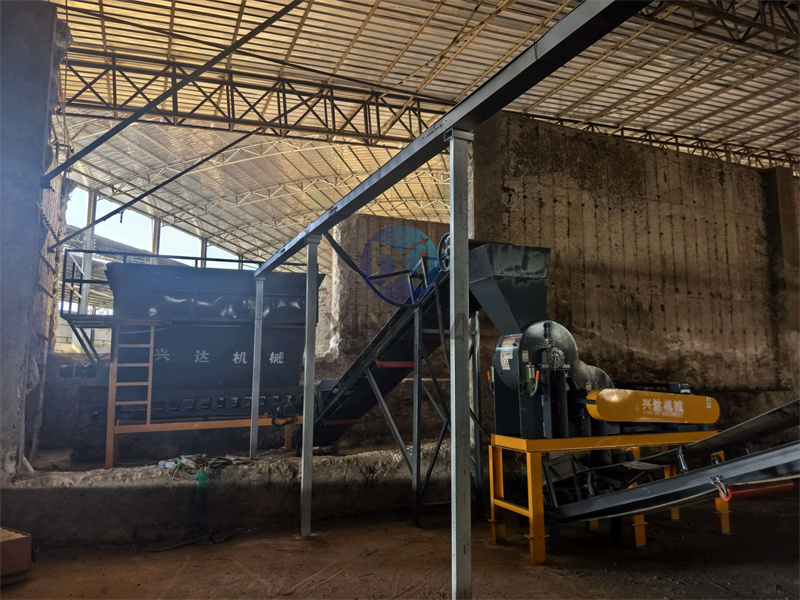 猪粪粉剂有机肥生产线试机现场