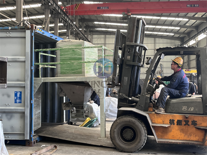 设备出口第三车：有机肥包装机与有机肥生产线设备再次装箱