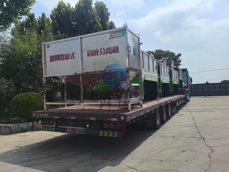 甘肃临泽县畜禽粪污资源化利用整县推进项目 第三批 履带翻堆机装车发货